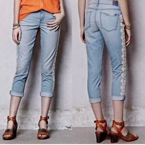 HOLDING HORSES Light Blue Cropped Jeans with Embroidered Detail - SZ 25